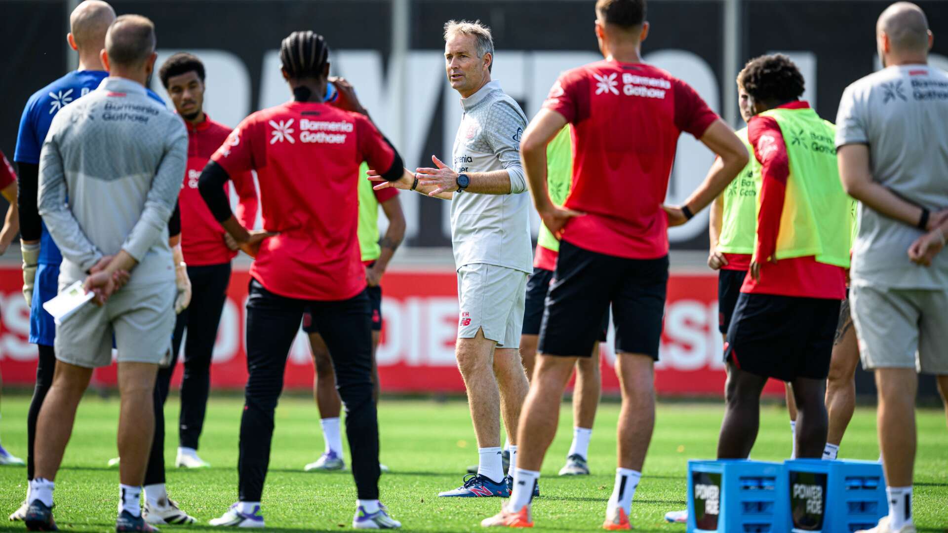 包含赛前勒沃库森调整名单以备CBA季后赛，止住颓势环节打磨，管理层满意，高层口径保持一致的词条