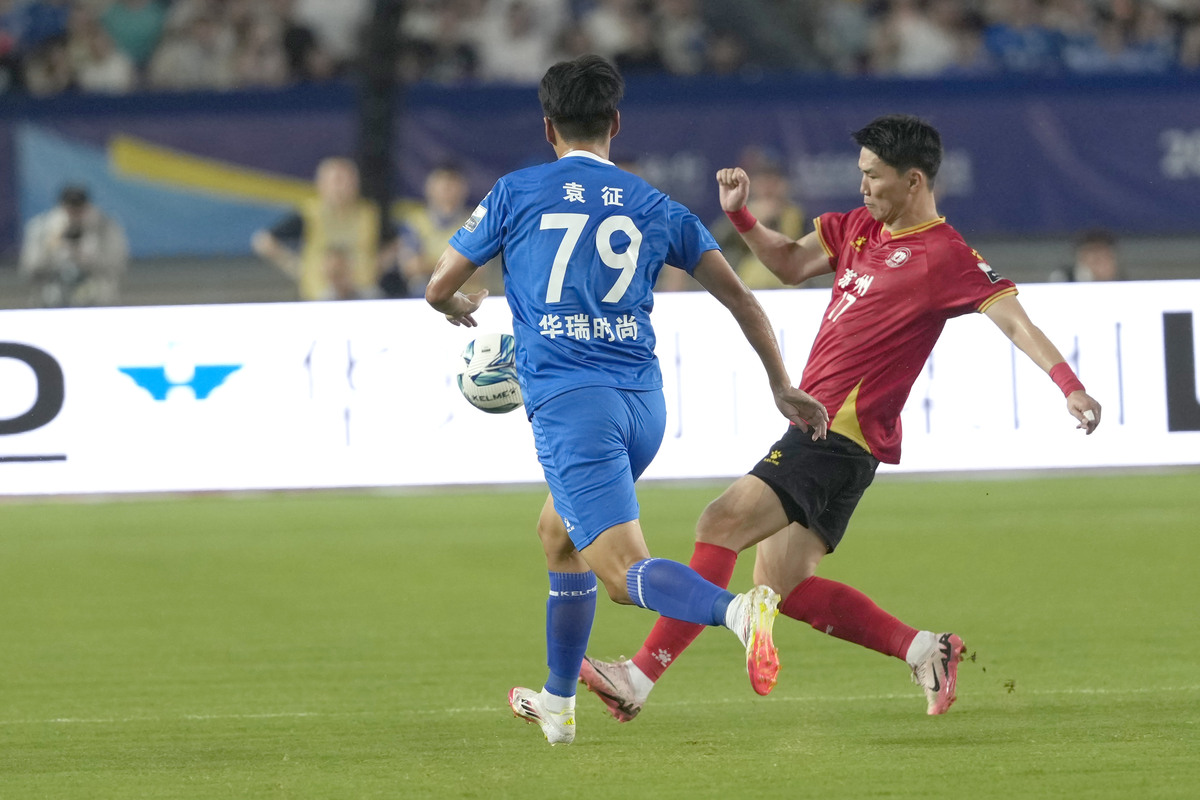 西汉姆迎社区盾关键赛，转会期防线松动，赛场秩序良好，年轻球员得到机会的简单介绍-玖鼎网址